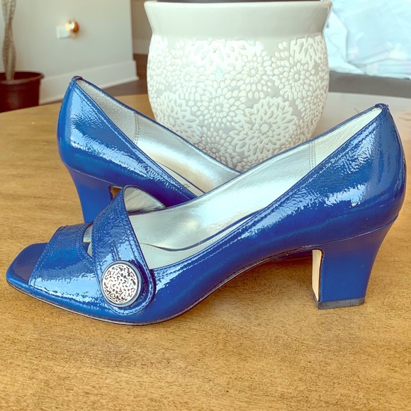 Tahari Shoes - Tahari Shoes Blue peep toe block heels size 7 1/2